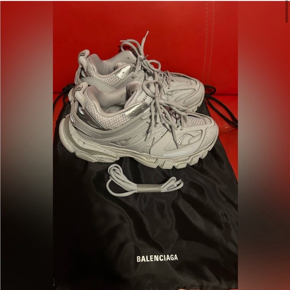 Balenciaga Track Sneaker size 8,great condition, Comes with Balenciaga Carrier - Picture 1 of 11